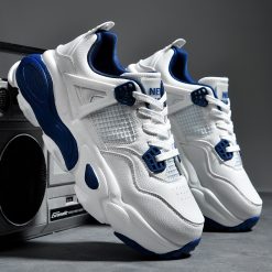 Men-White-Sneakers-02