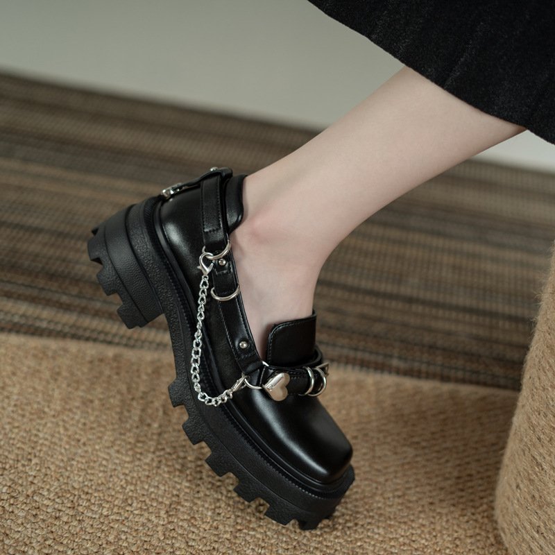 Women Heart Chain Leather Shoes - Image 4