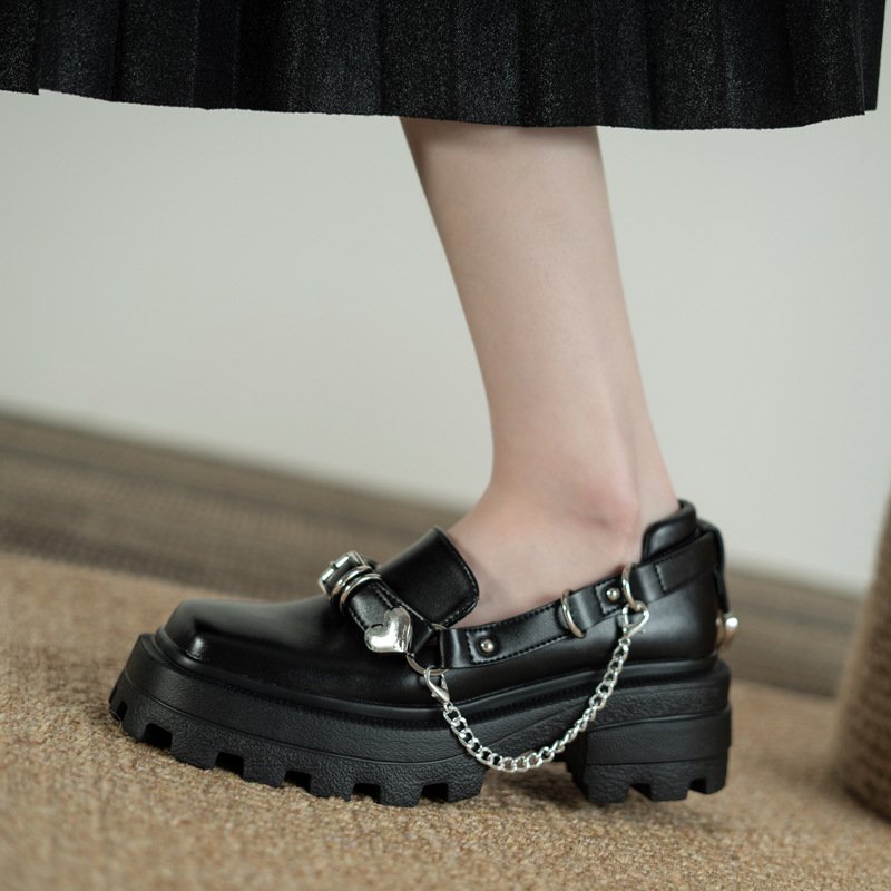 Women Heart Chain Leather Shoes - Image 3